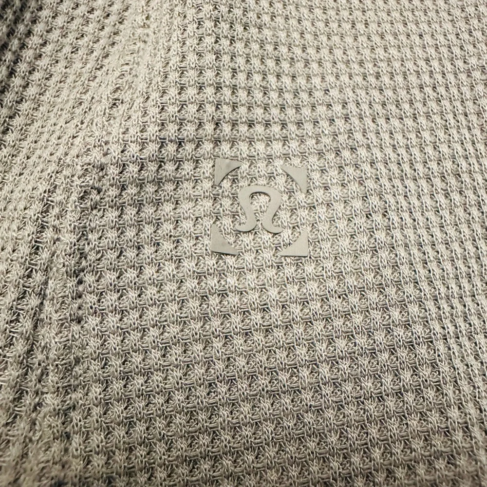 Lululemon Shift Stitch Henley
Heathered Core Medium Grey Men’s Small NWT - Picture 6 of 9